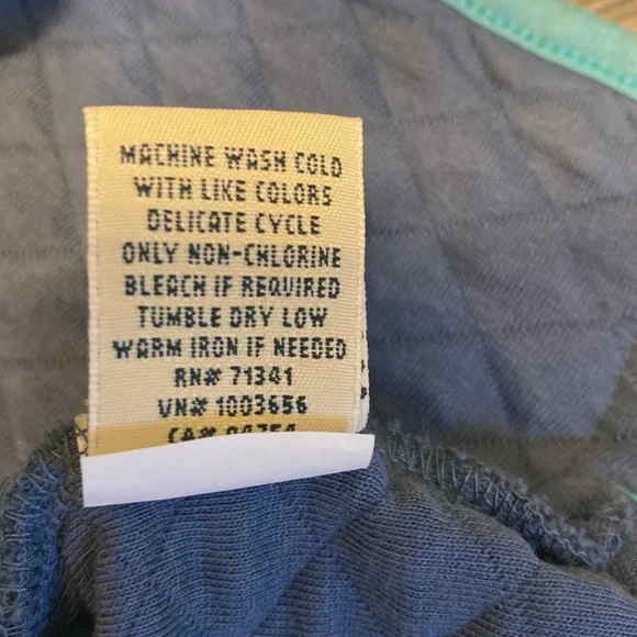 L.L. Bean Women’s Colorblock Quilted button-up pullover sweatshirt - Picture 4 of 7